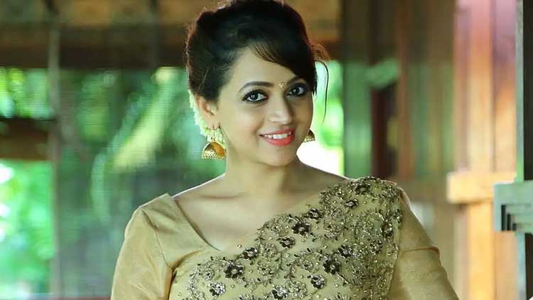 നടി ഭാവന വീട്ടുനിരീക്ഷണത്തിൽ