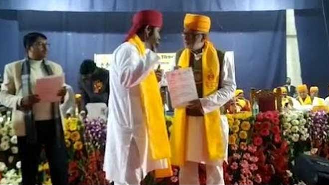 പൗരത്വ പ്രതിഷേധം; ബിരുദ സർട്ടിഫിക്കറ്റ് നിരസിച്ച് ബി.എച്ച്.യു വിദ്യാർഥി -VIDEO