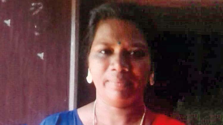 ഉദ്യോഗസ്​ഥരുടെ ശാഠ്യത്തിൽ  വീട്ടമ്മയുടെ യാത്ര മുടങ്ങി