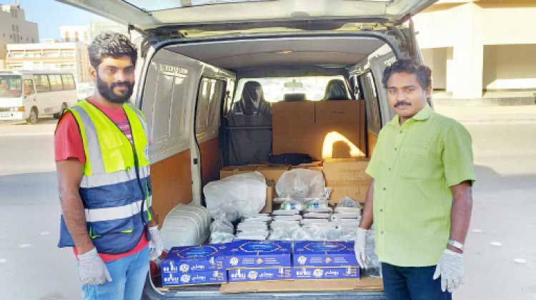 സ്​നേഹമെന്നാൽ ഇവർക്ക്​ സേവനമാണ്​... 