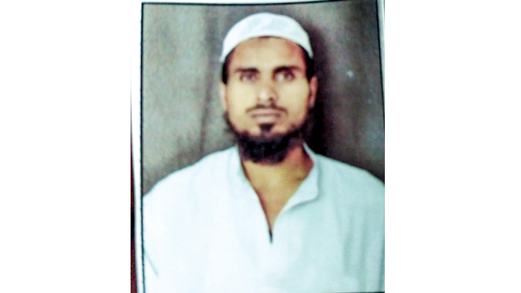 അന്ധനായ ഇമാമിനെയും ഭാര്യയെയും പള്ളിക്കടുത്ത മുറിയിൽ വെട്ടിക്കൊന്നു