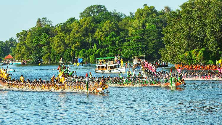 പ്രഥമ ചാമ്പ്യൻസ് ബോട്ട് ലീഗ്  നടുഭാഗം ചുണ്ടൻ ജേതാക്കൾ