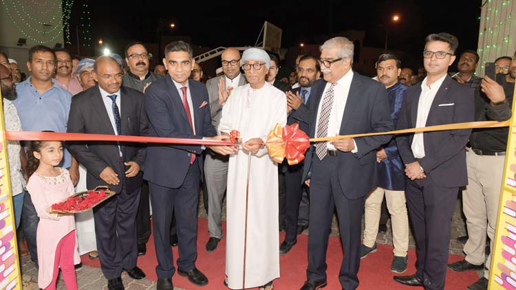 പു​സ്ത​കോ​ത്സ​വ​ത്തി​ൽ തി​ര​ക്കേ​റി