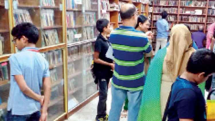 കേ​ര​ള സോ​ഷ്യ​ൽ സെ​ൻ​റ​ർ ഗ്ര​ന്ഥ​ശാ​ല​യി​ൽ ഇം​ഗ്ലീ​ഷ് പു​സ്ത​ക​ങ്ങ​ളു​ടെ വ​ൻ ശേ​ഖ​ര​മാ​യി