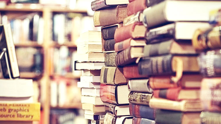 ഇ​റാ​ഖ് പി​ടി​ച്ചെ​ടു​ത്ത 42,000 പു​സ്ത​ക​ങ്ങ​ൾ രാ​ജ്യ​ത്തി​ന് കൈ​മാ​റി