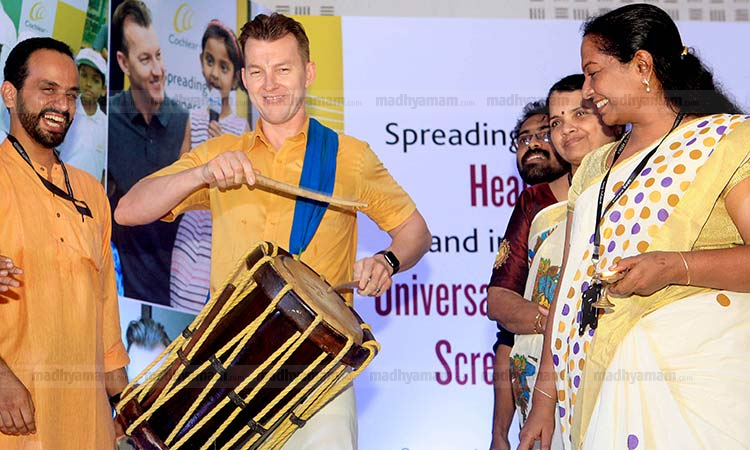 ക്രിക്കറ്റ്​ ബാറ്റ്​ വാങ്ങി നൽകുന്നത്​ പോലെ മക്കളുടെ​ കേൾവി പരിശോധന നിർബന്ധമാക്കണം -ബ്രെറ്റ്​ ലീ