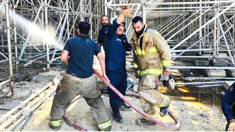 നി​ർ​മാ​ണം ന​ട​ക്കു​ന്ന പാ​ല​ത്തി​ൽ തീ​പി​ടി​ത്തം