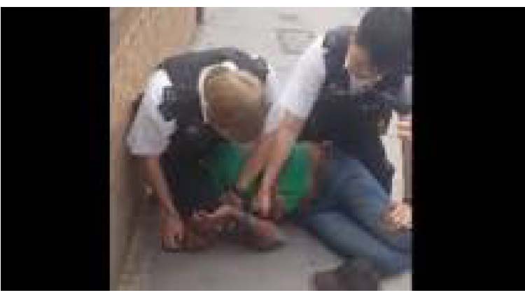 കഴുത്തിൽ ബലപ്രയോഗം; ലണ്ടനിൽ ഒാഫിസർക്ക് സസ്പെൻഷൻ കഴുത്തിൽ ബലപ്രയോഗം; ലണ്ടനിൽ ഒാഫിസർക്ക് സസ്പെൻഷൻ