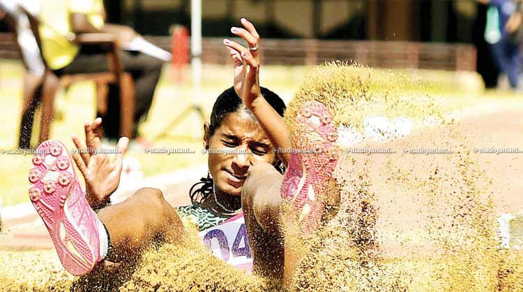 ദേ​ശീ​യ ജൂ​നി​യ​ർ മീറ്റ്​: ആ​ൻ​സി സോ​ജ​ൻ, നി​ർ​മ​ൽ സാ​ബു, ദി​വ്യ മോ​ഹ​ൻ എ​ന്നി​വ​ർ​ക്ക്​ സ്വ​ർ​ണം