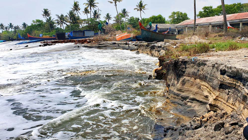 തീരം കടലെടുക്കുമ്പോള്‍