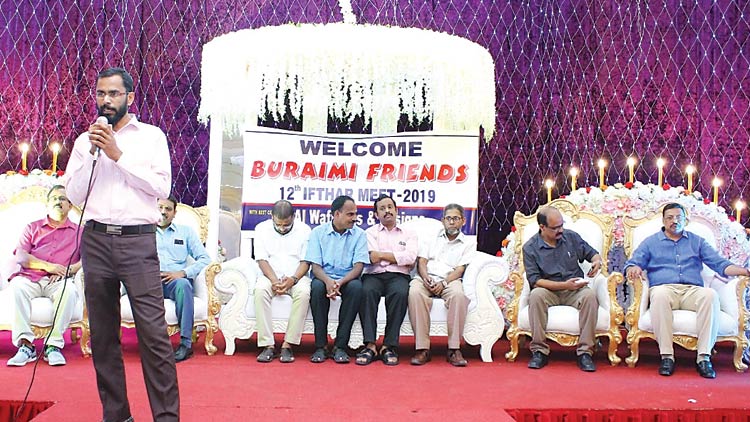 സ്​​നേ​ഹ​സം​ഗ​മ വേ​ദി​യാ​യി ബു​റൈ​മി ഫ്ര​ണ്ട്​​സ്​ ഇ​ഫ്​​താ​ർ സം​ഗ​മം