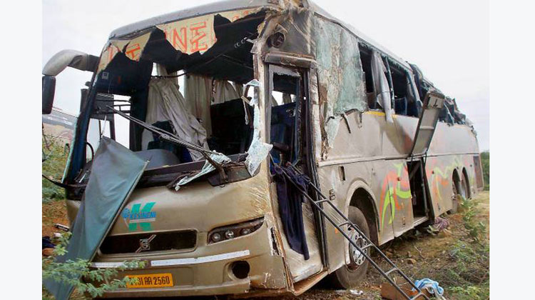 ബസ് പലവിധം; അപകടം ഒരേതരം ബസ് പലവിധം; അപകടം ഒരേതരം