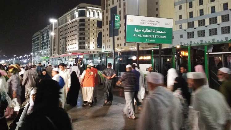 മസ്ജിദു നബവിയിലെ പൊതുഗതാഗത സംവിധാനം പുർണവിജയം മദീന: മദീനയുടെ വിവിധ ഭാഗങ്ങളില്‍ നിന്നും മസ്ജിദു നബവിയിലേക്കുള   ്ള യാത്രാസംവിധാനം പൂർണ വിജയമായെന്ന്​ വിലയിരുത്തൽ. സൗദി പബ്ലിക്​ ട്രാൻസ്​പോ