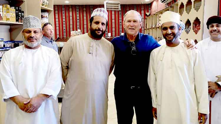 ജോ​​ർ​​ജ്​ ബു​​ഷ്​ ഒ​​മാ​​നി​​ൽ