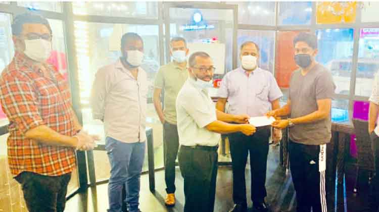 ടിക്കറ്റ് നൽകി