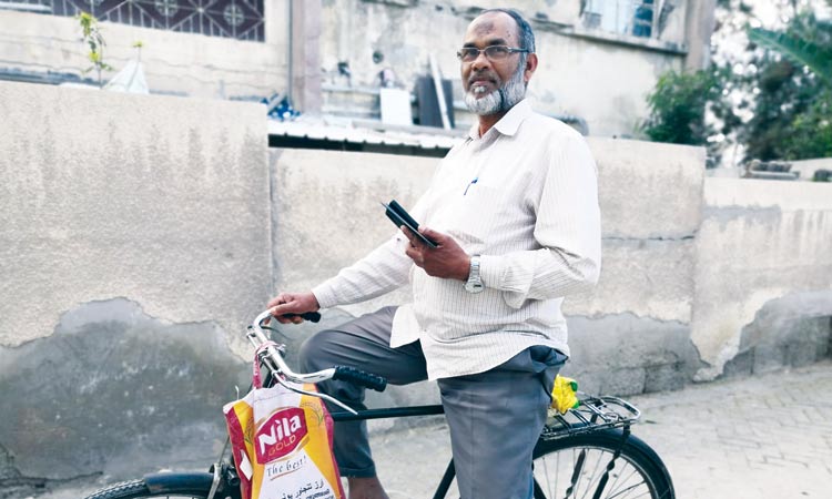 ‘സൈക്കിൾ മാഷ്’ നാട്ടിലേക്ക്​ മടങ്ങുന്നു; ഒപ്പം ആ ആത്​മമിത്രവും