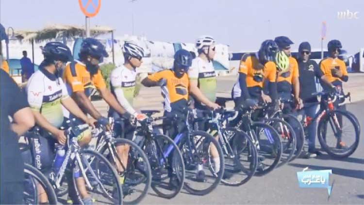 ല​ണ്ട​നി​ൽ​നി​ന്ന്​  സൈ​ക്കി​ളി​ലേ​റി​ വ​ന്ന​ത്​  എ​ട്ട്​  ഹാ​ജി​മാ​ർ