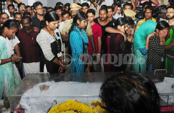 തസ്നിക്ക് കണ്ണീരണിഞ്ഞ യാത്രാമൊഴി