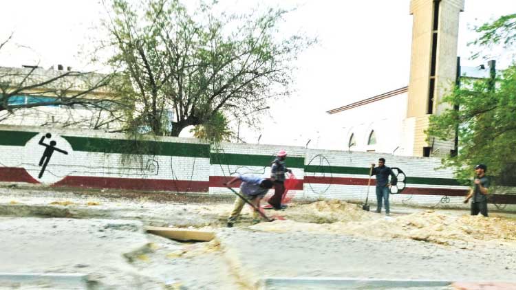 കൊടും ചൂടിൽ വാടിത്തളർന്ന്​ പുറംപണിക്കാർ