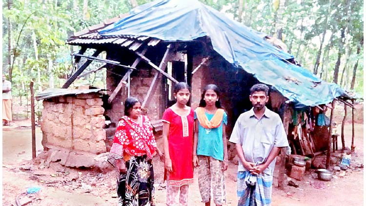 അ​ധി​കൃ​ത​ർ ക​നി​ഞ്ഞി​ല്ല; പെ​രു​മ​ഴ​യി​ൽ ഒ​റ്റ​മു​റി വീ​ട് ത​ക​ർ​ന്നു