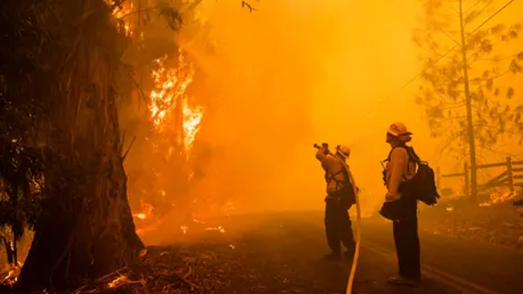 കാ​ലി​​ഫോ​ർ​ണി​യ​യി​ൽ കാ​ട്ടു​തീ; അതിസമ്പന്നർ വീടുവിട്ടു