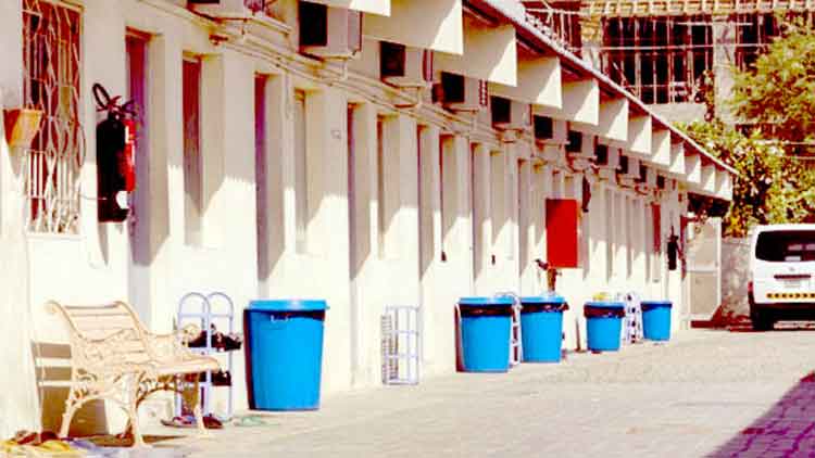 ലേബർ ക്യാമ്പിൽ 500 പേർ താമസിക്കുന്നുണ്ടോ? എങ്കിൽ ​െറസിഡൻറ്​ ഡോക്​ടറെ നിയമിക്കണം