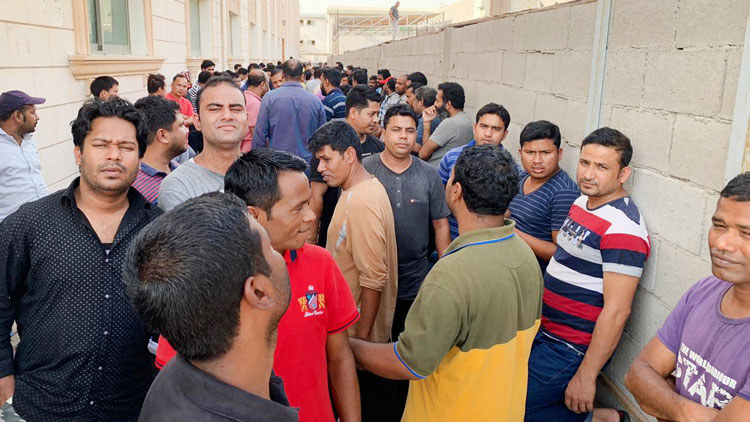 മു​സ​ഫ​യി​ലെ ക്യാ​മ്പി​ൽ വീ​ണ്ടും ദു​രി​തം; ഭ​ക്ഷ​ണ​വും വെ​ള്ള​വു​മി​ല്ലാ​തെ 350 തൊ​ഴി​ലാ​ളി​ക​ൾ