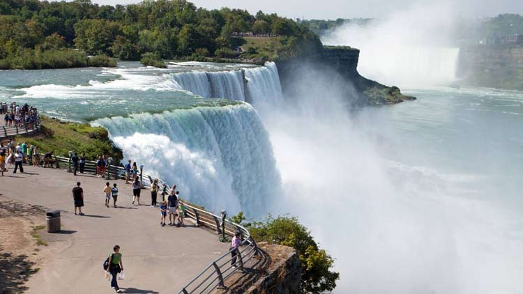 കണ്ണിനും വയറിനും വിരുന്നൂട്ടി കാനഡ