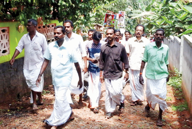 വോട്ട് ചോദിക്കാന്‍ കൂട്ടത്തോടെ സ്ഥാനാര്‍ഥികള്‍