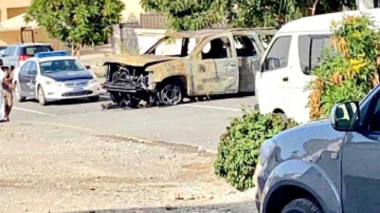 മബേലയിൽ വാഹനത്തിന് തീപിടിച്ചു മബേലയിൽ വാഹനത്തിന് തീപിടിച്ചു