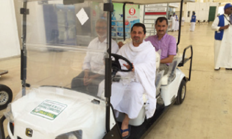 കെ.എം.സി.സി ഇലക്​ട്രിക് കാറിലെ ആദ്യ യാത്രക്കാരൻ ഹമീദലി തങ്ങൾ