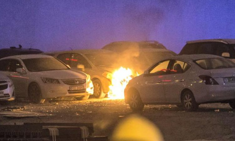 കാറുകളും കത്തുന്നേ...