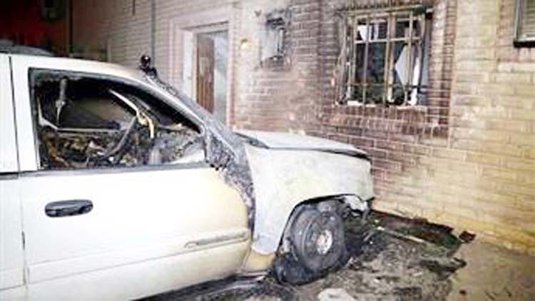 ​ജ​ലീ​ബ് അ​ല്‍ ശു​യൂ​ഖി​ല്‍ തീ​പി​ടി​ത്തം;  വാ​ഹ​ന​ങ്ങ​ൾ ക​ത്തി​ന​ശി​ച്ചു