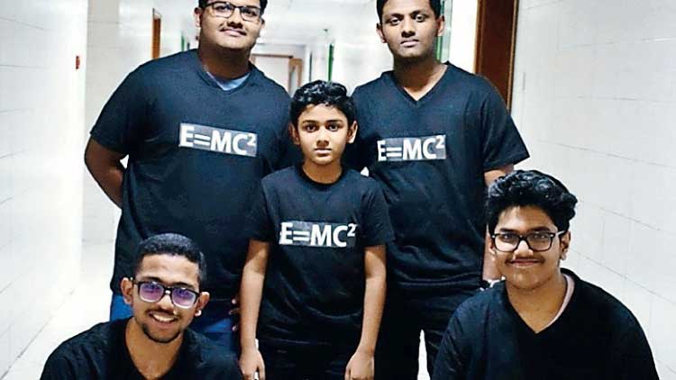 മസാജ് കാർഡുകളെ തുരത്താൻ കിടിലം തന്ത്രവുമായി കുട്ടിക്കൂട്ടം