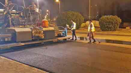 കർഫ്യൂ സമയത്ത് റോഡ് അറ്റകുറ്റപ്പണി പുരോഗമിക്കുന്നു കർഫ്യൂ സമയത്ത് റോഡ് അറ്റകുറ്റപ്പണി പുരോഗമിക്കുന്നു