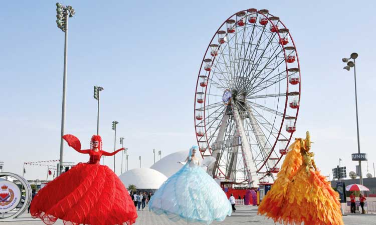 ഫോ​ർ​മു​ല വ​ൺ കാ​റോ​ട്ട മ​ത്സ​രം സർക്യൂട്ട്​ പരിസരത്ത്​ ഉ​ത്സ​വ പ്ര​തീ​തി