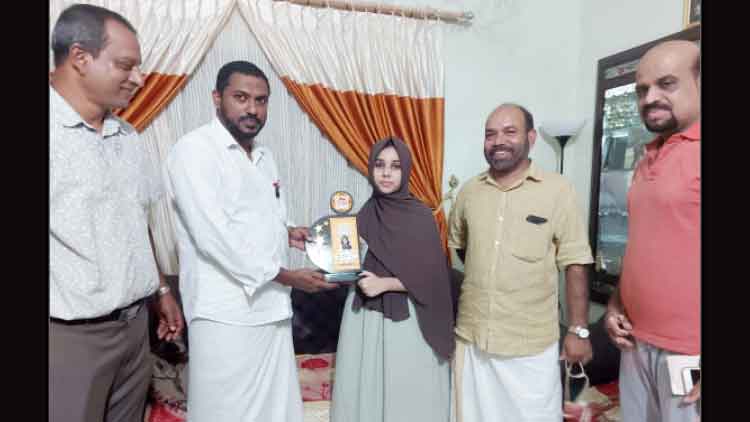 ജീ​വ കാ​ഷ് അ​വാ​ർ​ഡ്​ സ​മ്മാ​നി​ച്ചു