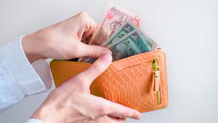 സഹായം ചോദിച്ച്​ ഒപ്പംകൂടി;   പണം തട്ടിച്ച്​ മലയാളി മുങ്ങി