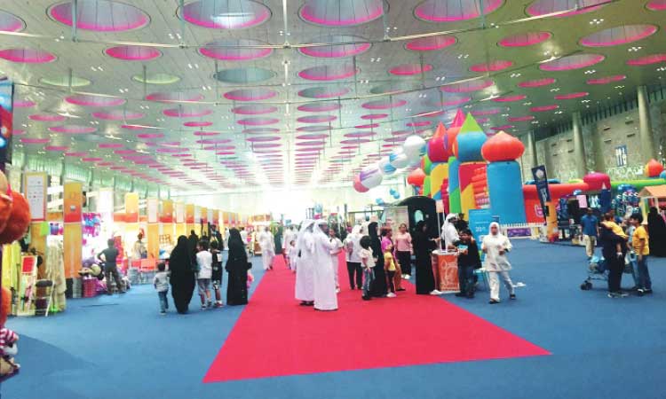 ആ​ഘോ​ഷ​വാ​തി​ൽ തു​റ​ന്നി​ട്ട്​ വി​​നോ​​ദ​​ന​​ഗ​​ര​ം