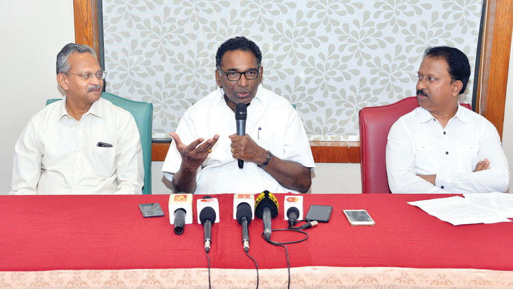 ദീ​ർ​ഘ​വീ​ക്ഷ​ണ​മി​ല്ലാ​ത്ത​വ​രു​ടെ കൈ​ക​ളി​ൽ  ജ​നാ​ധി​പ​ത്യം സു​ര​ക്ഷി​ത​മാ​വി​ല്ല –ജ​സ്​​റ്റി​സ്​ ചെ​ല​മേ​ശ്വ​ർ