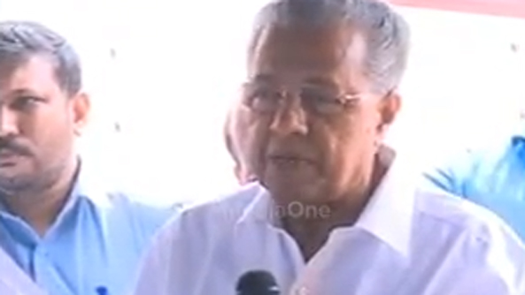 കലങ്ങിയ കണ്ണുകൾക്ക് മുന്നിൽ സമാശ്വാസമായി പിണറായി