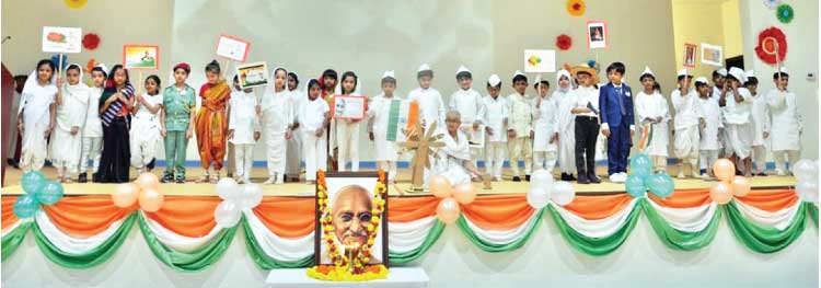 ഗാ​ന്ധി​സ്മൃ​തി​യി​ൽ യു.​എ.​ഇ; ബു​ർ​ജ്​ ഖ​ലീ​ഫ​യി​ൽ മൂ​വ​ർ​ണ തി​ള​ക്കം