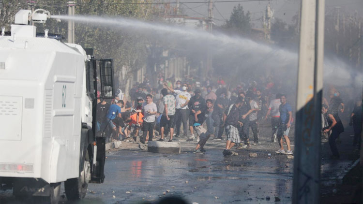 ലോക്​ഡൗണിൽ ഭക്ഷണമില്ല; ചിലിയിൽ ജനങ്ങൾ തെരുവിലിറങ്ങി
