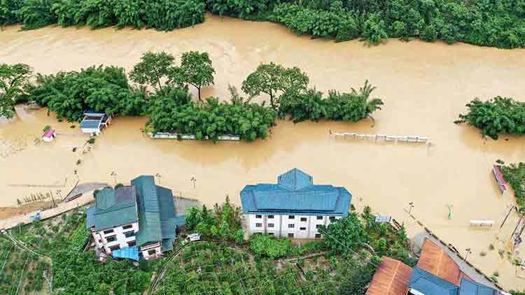 ചൈനയിൽ കൊടുങ്കാറ്റും പേമാരിയും: അഞ്ചുമരണം; 13,000 പേരെ ഒഴിപ്പിച്ചു