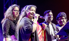 എല്ലാരും ചൊല്ല്​ണ്​ അഹ്​ലൻ കേരള മിയ മിയ ...