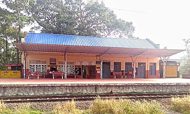 ഒടുവിൽ കാഞ്ഞിരമറ്റം  റെയിൽവേ സ്​റ്റേഷന് താഴ്​വീണു