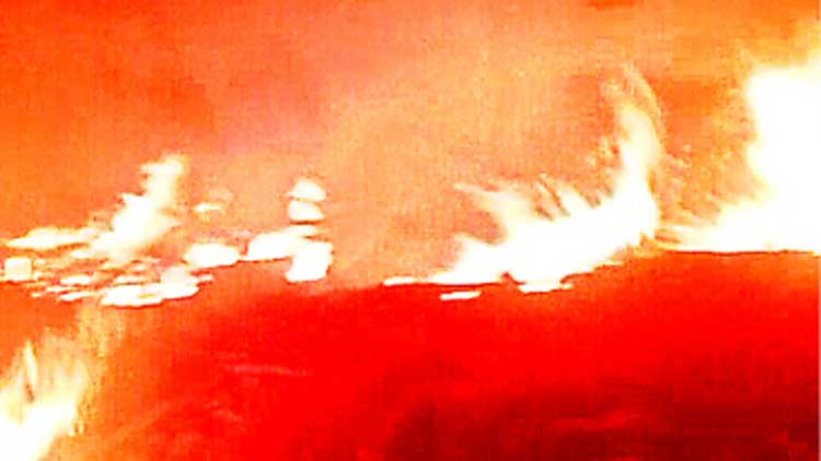 ഫ​ർ​ണി​ച്ച​ർ ഗോ​ഡൗ​ണി​ൽ തീ​പി​ടി​ത്തം; ല​ക്ഷ​ങ്ങ​ളു​ടെ ന​ഷ്​​ടം