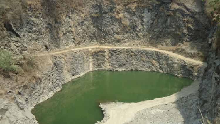 ക്വാറിയിലെ വെള്ളം വിതരണത്തിന്​ കയറ്റിയ വാഹനം പിടികൂടി