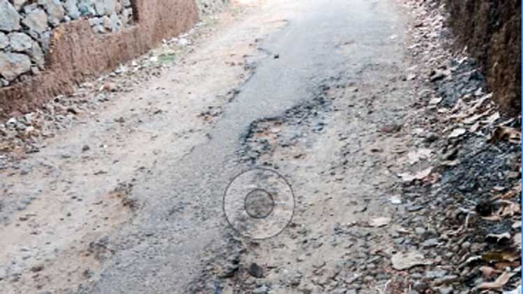 റോഡ് നന്നാക്കിയില്ല  വോട്ട് നോട്ടക്ക്