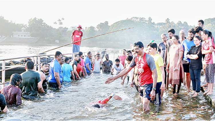 മുതിർന്നവർക്ക് നീന്തൽ പഠിക്കാം